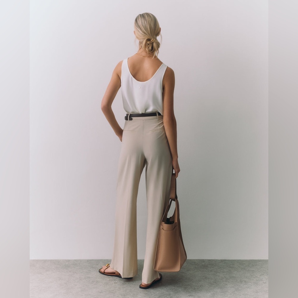 Cuyana 100% silk tank - Picture 3 of 8